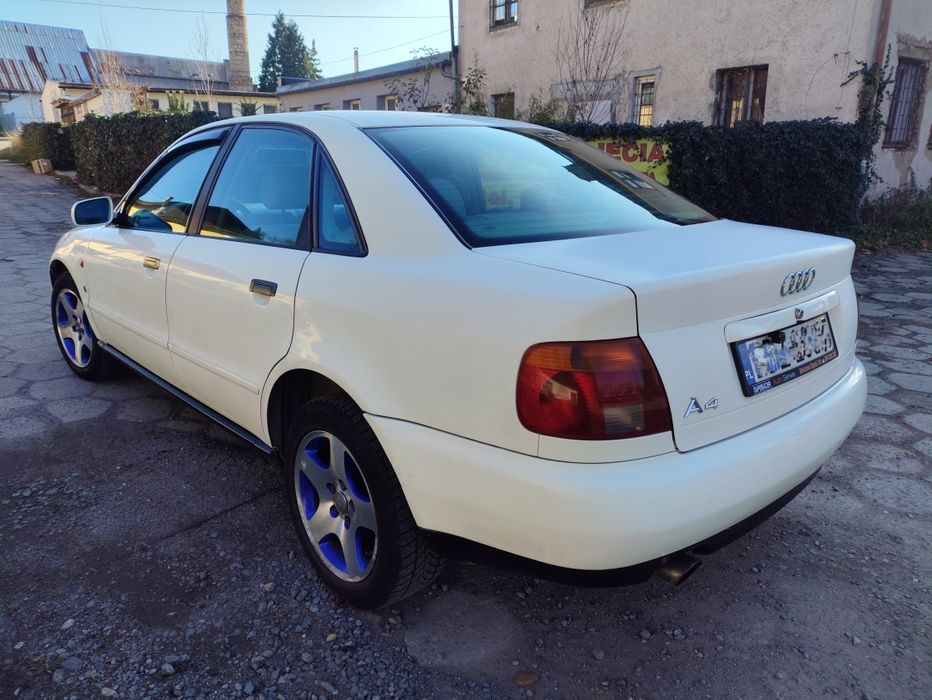 Audi a4 B5 1.6 benzyna z kamerą cofaniaa