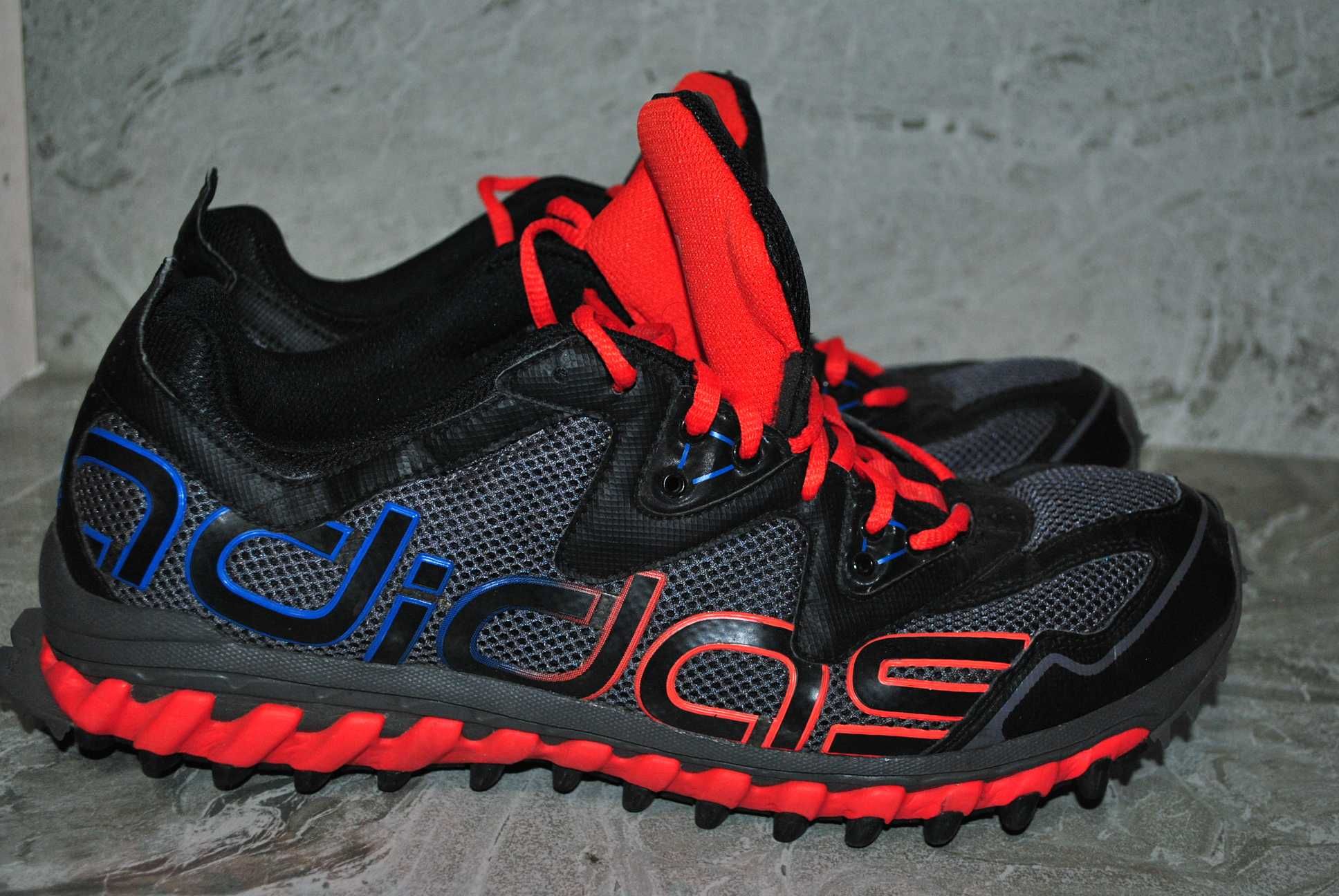 adidas спорт кроссовки 46 р
