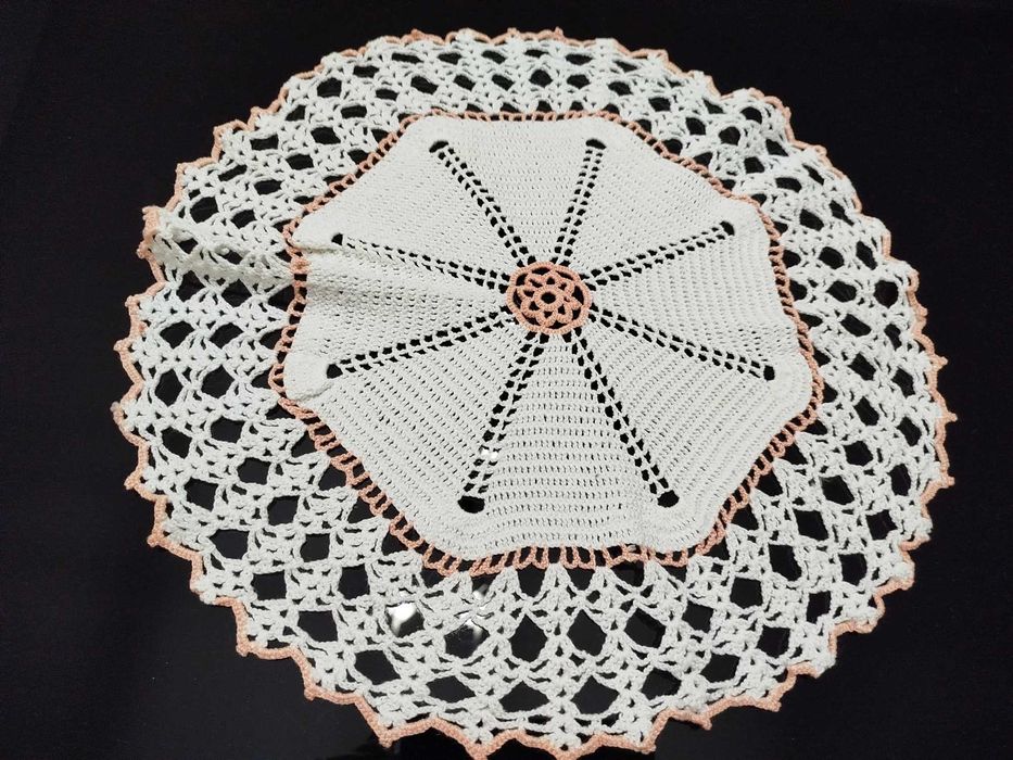 Conjunto de panos em tons de branco e laranja e salmão