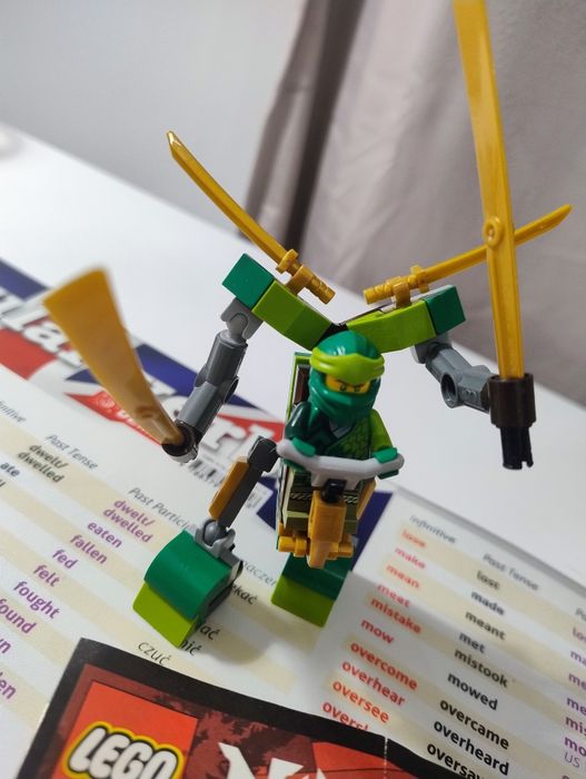 LEGO ninjago 30593 Mech w stroju Lloyda