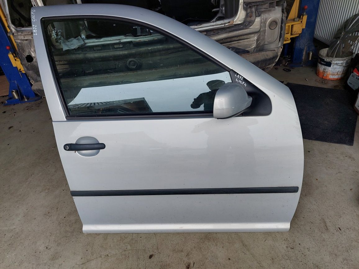Drzwi prawe LB7Z srebrne golf 4 bora kompletne elektryka lusterko