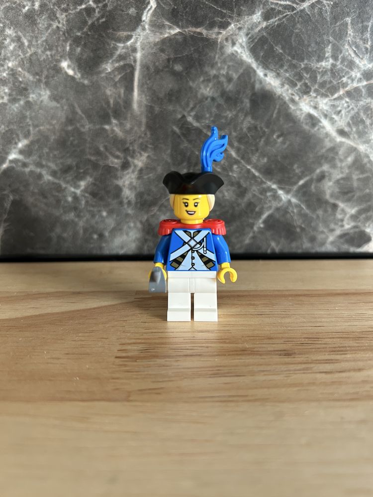 figurki lego - żolnierz imperialny i piratka z serii Pirates NOWE