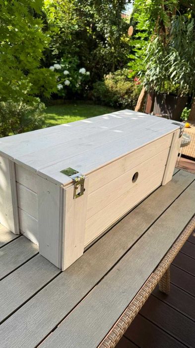 dębowy regał ze skrzynią