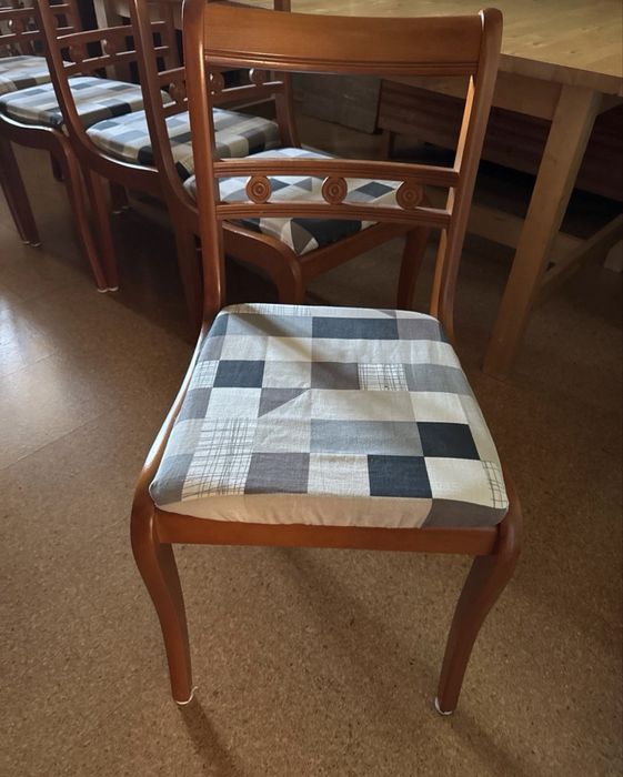 Zestaw 5 krzeseł drewnianych