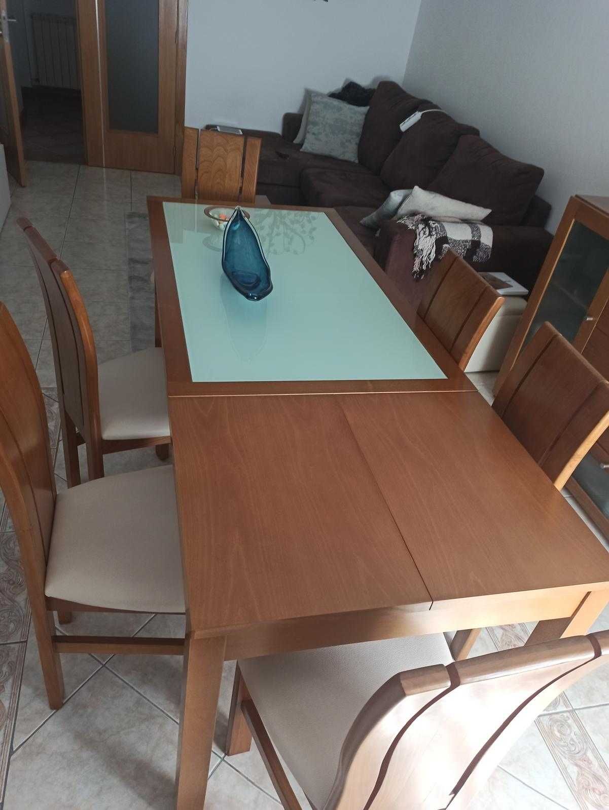Sala de jantar ,muito bom estado.