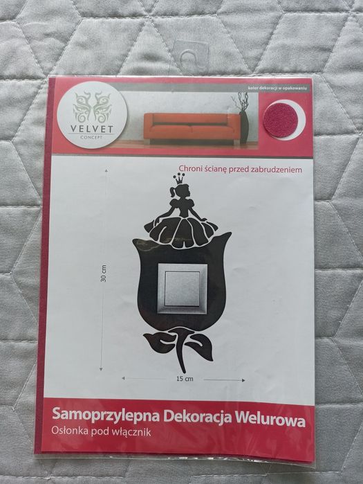 Dekoracja welurowa włącznik światła