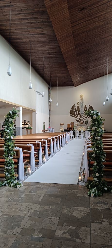 Biały dywan, dekoracje ślubne, dekoracje kościoła, dekoracje welesne,