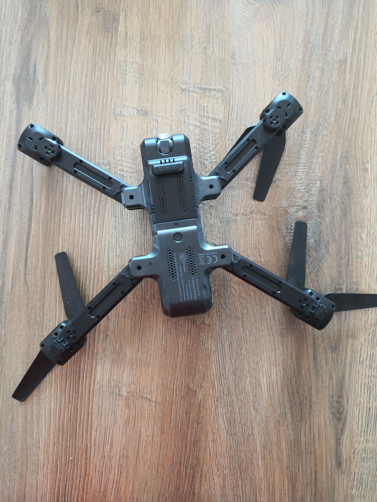 Dron z GPS i kamerką