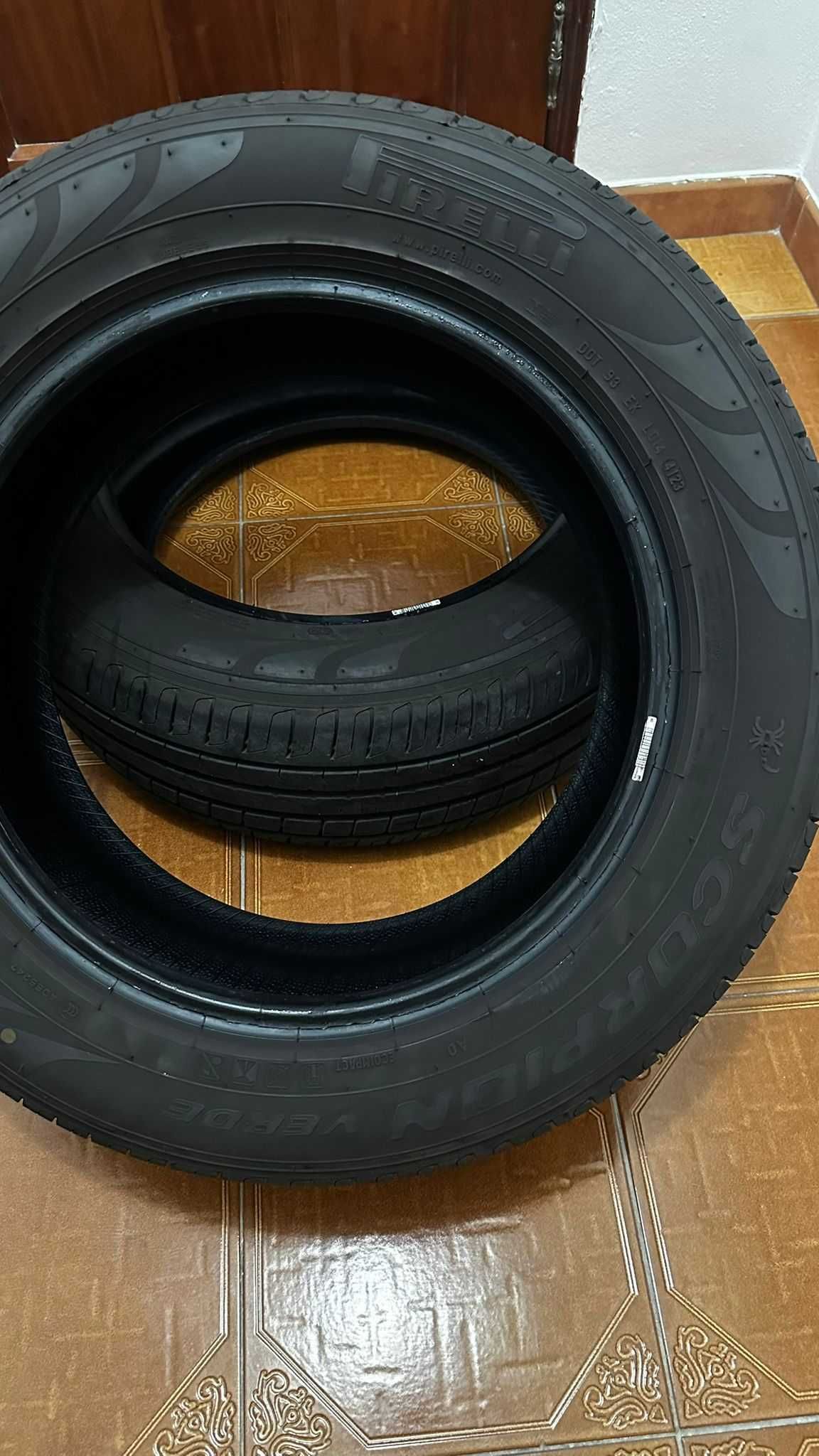 Vendo Pneu Semi-Novo 235/55r17 99V Pirelli Scorpion Verde (Par)