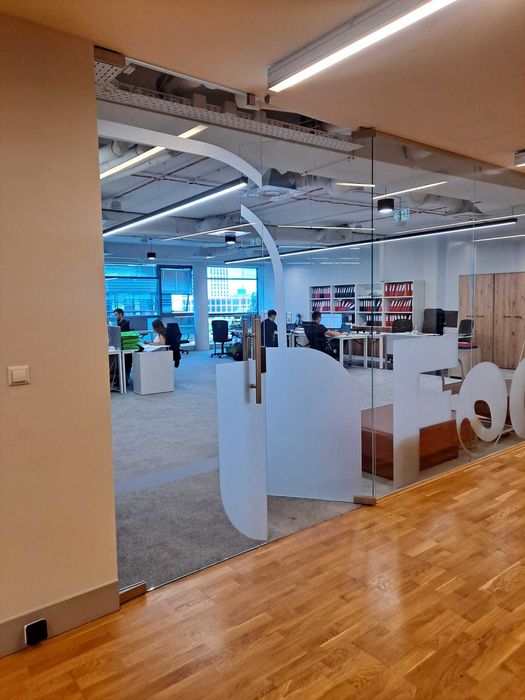 Bezpośrednio lokal 800 m2 w centrum Warszawy eff. rent: 14,49 EUR m2