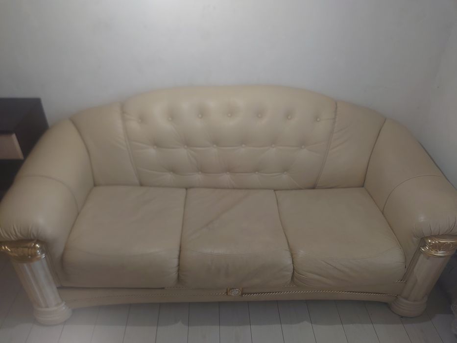 Диван розкладний шкіряний