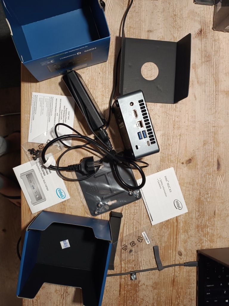 Intel NUC 10 – Mini PC 10. generacji Intel Core i5 Thunderbolt 3 USB-C