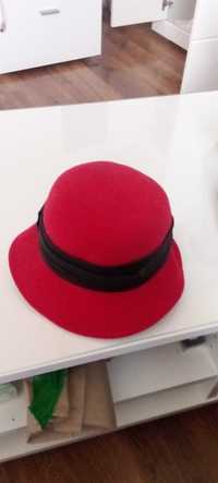 czerwony kapelusz damski