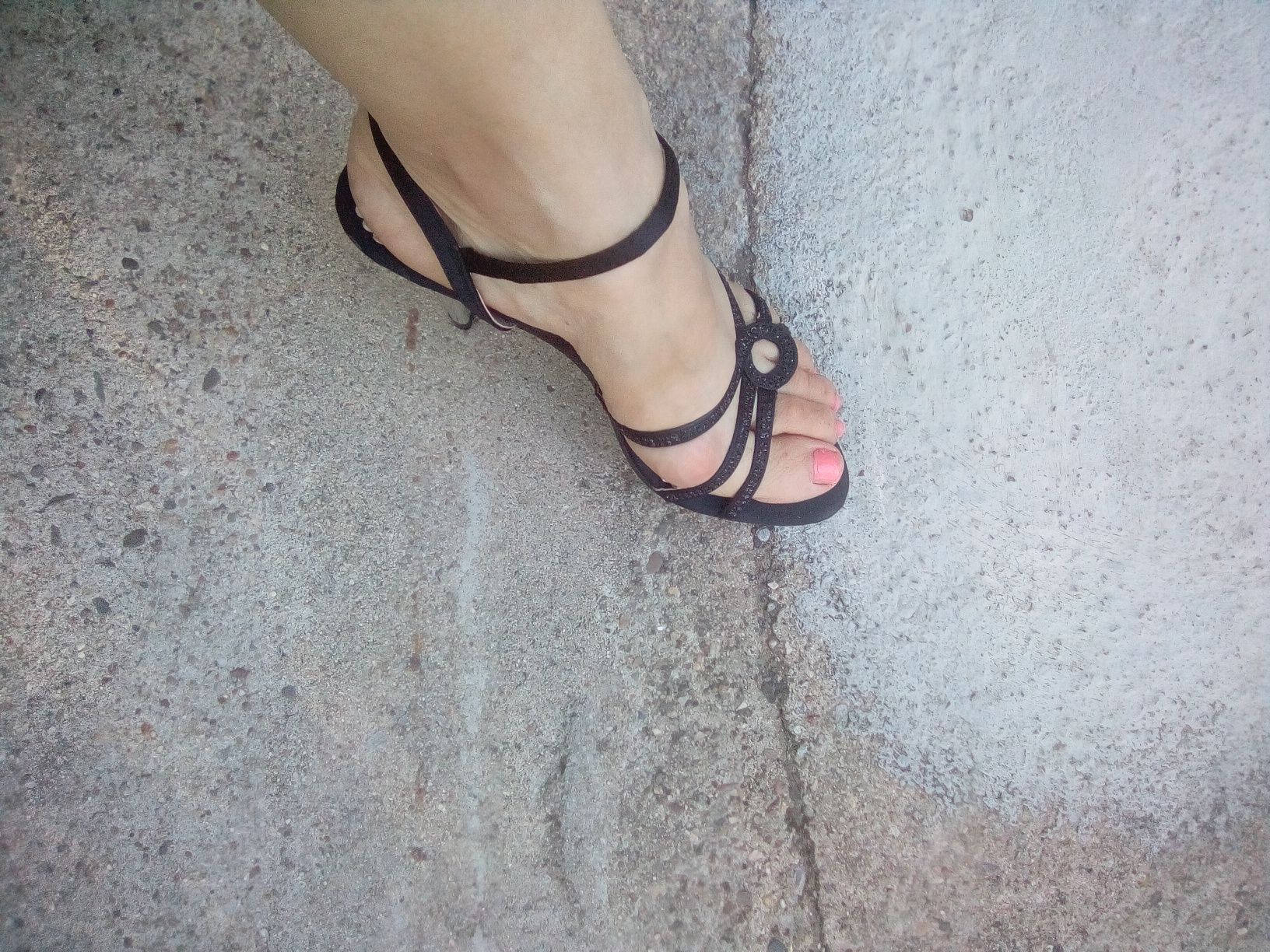 Sandálias, sapatos pretos de salto quase novas(o)!