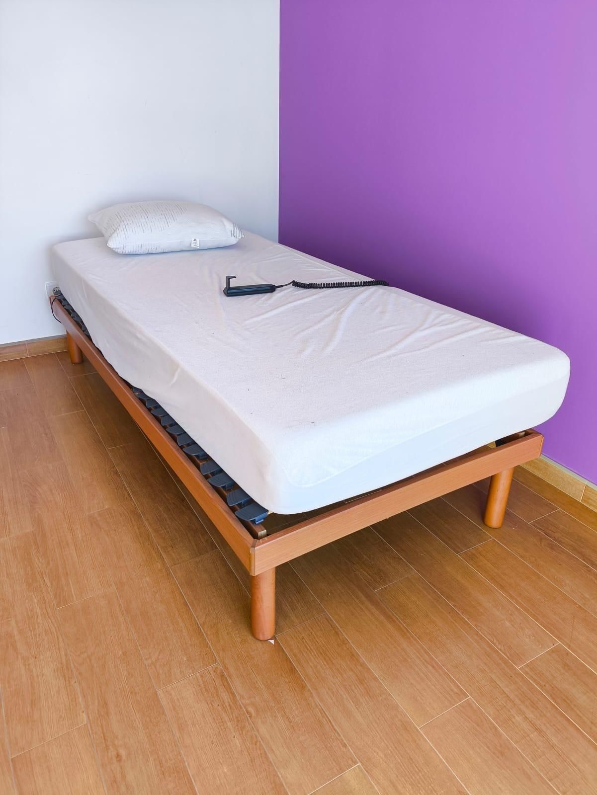 Cama articulada com comando