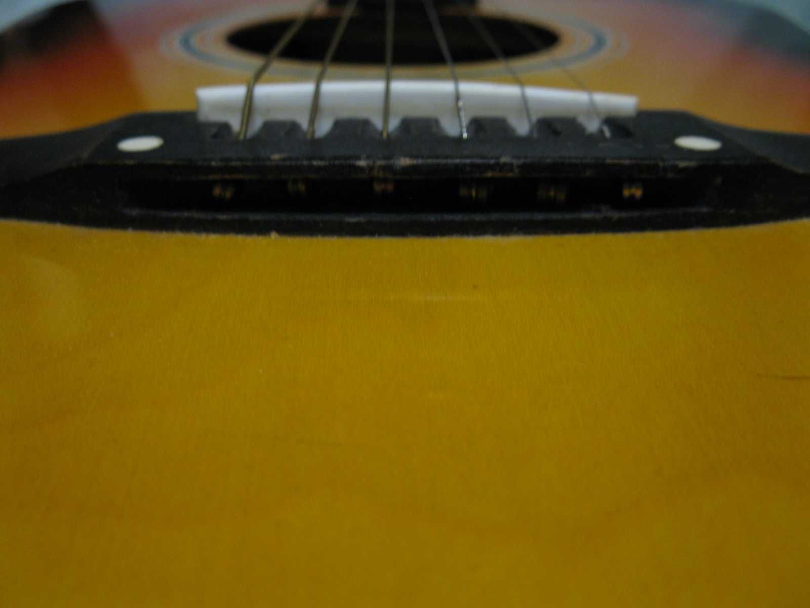 Гитара аккустическая