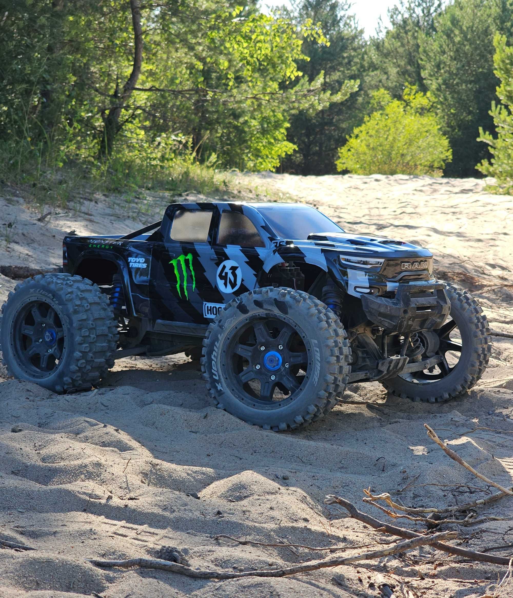 Traxxas Xmaxx Dodge RAM karoseria Monster Energy pomalowana - custom