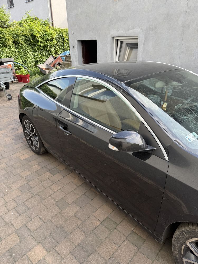 Renault Laguna Coupe uszkodzone