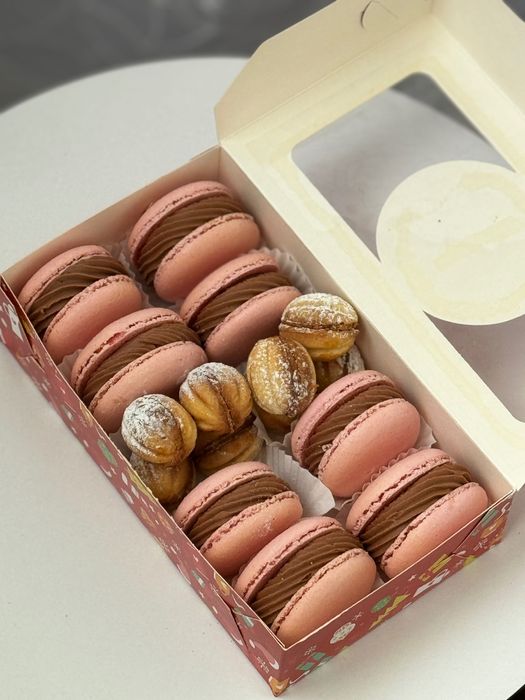 Торти, короваї, кенді бар на замовлення.