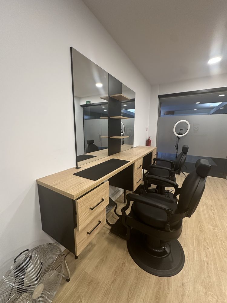 Móvel Barberia com dois lugares c/ espelhos