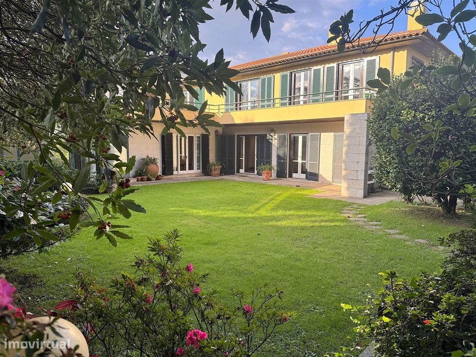 Moradia imponente em Bairro de excelência entre a Boavista e o Campo A