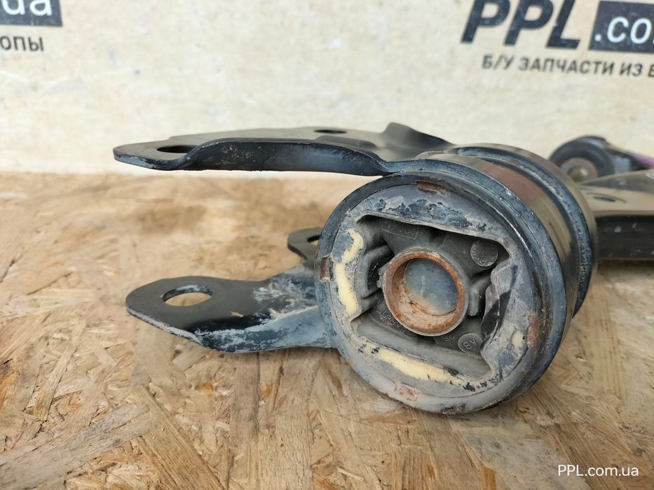 Ford Transit Tourneo Connect MK2 13- Рычаг передний правый