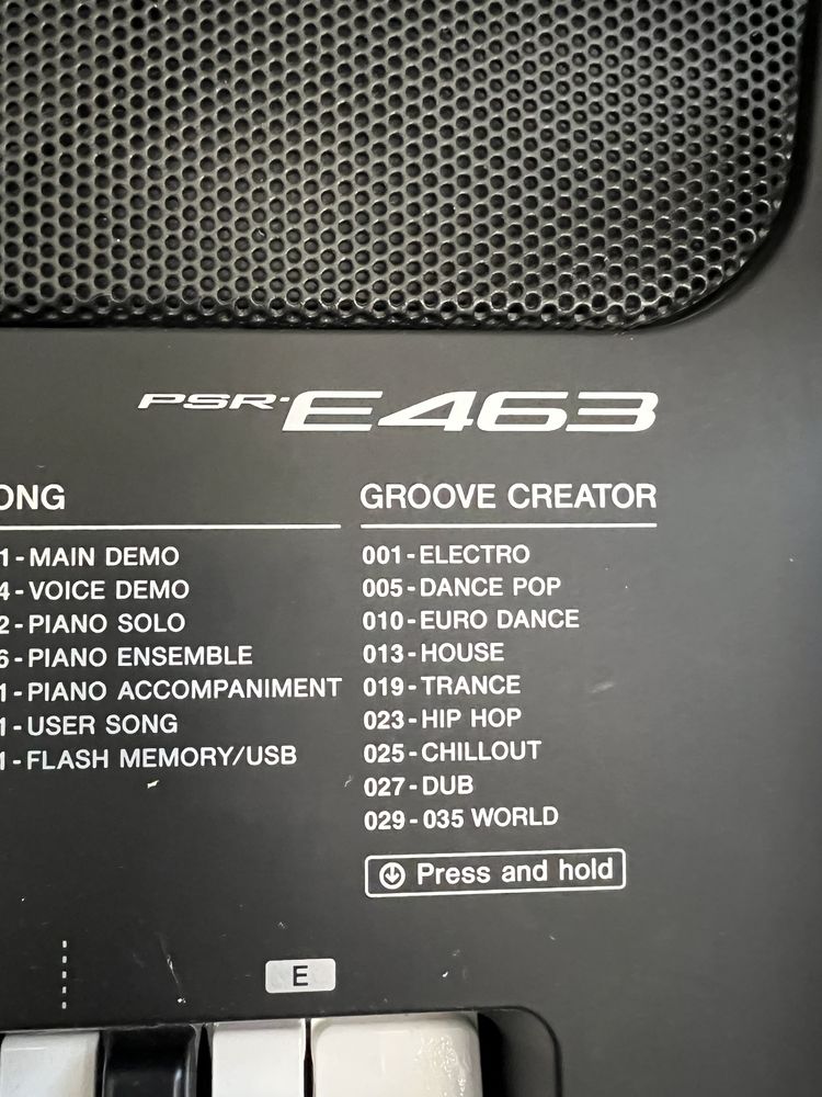 Cинтезатор YAMAHA PSR- E463