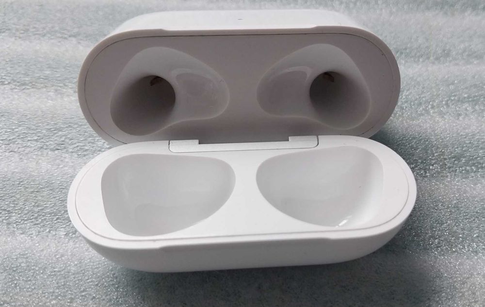 ‼️ Продаю Apple AirPods кейс A2566 (EMC 3986) + чехол силиконовый ‼️