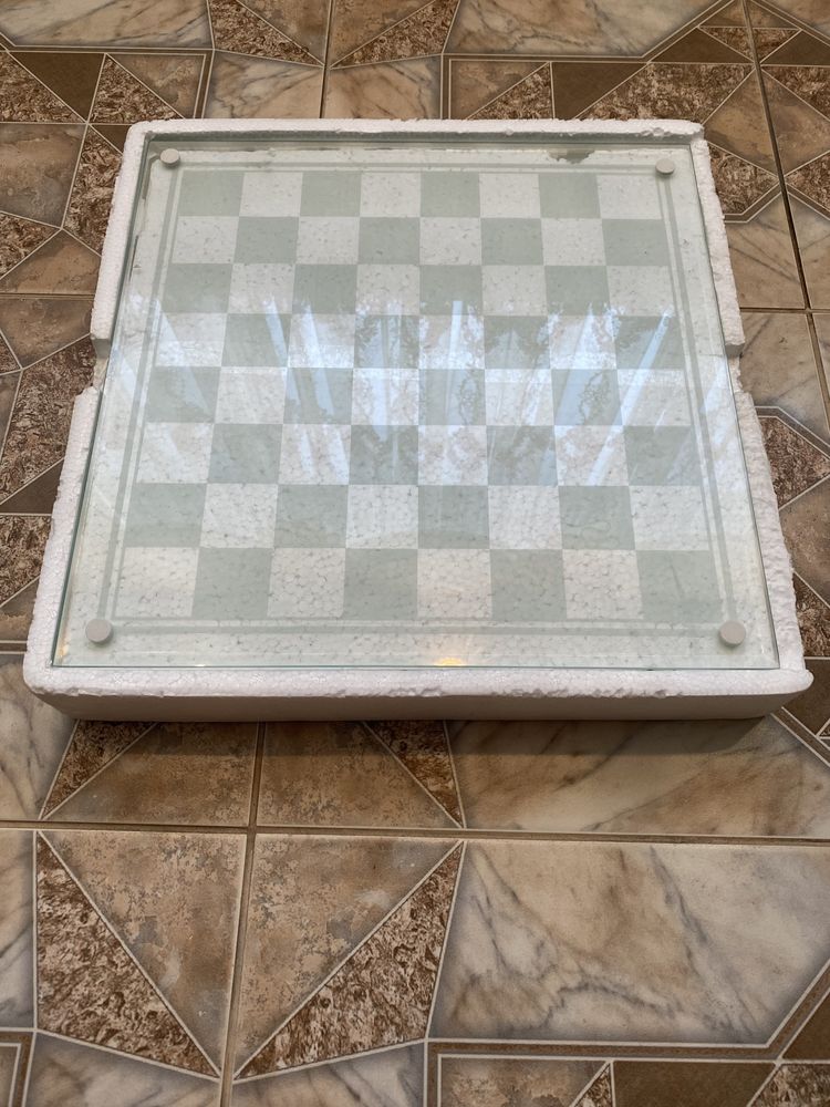 Набор рюмок для игры в шахматы