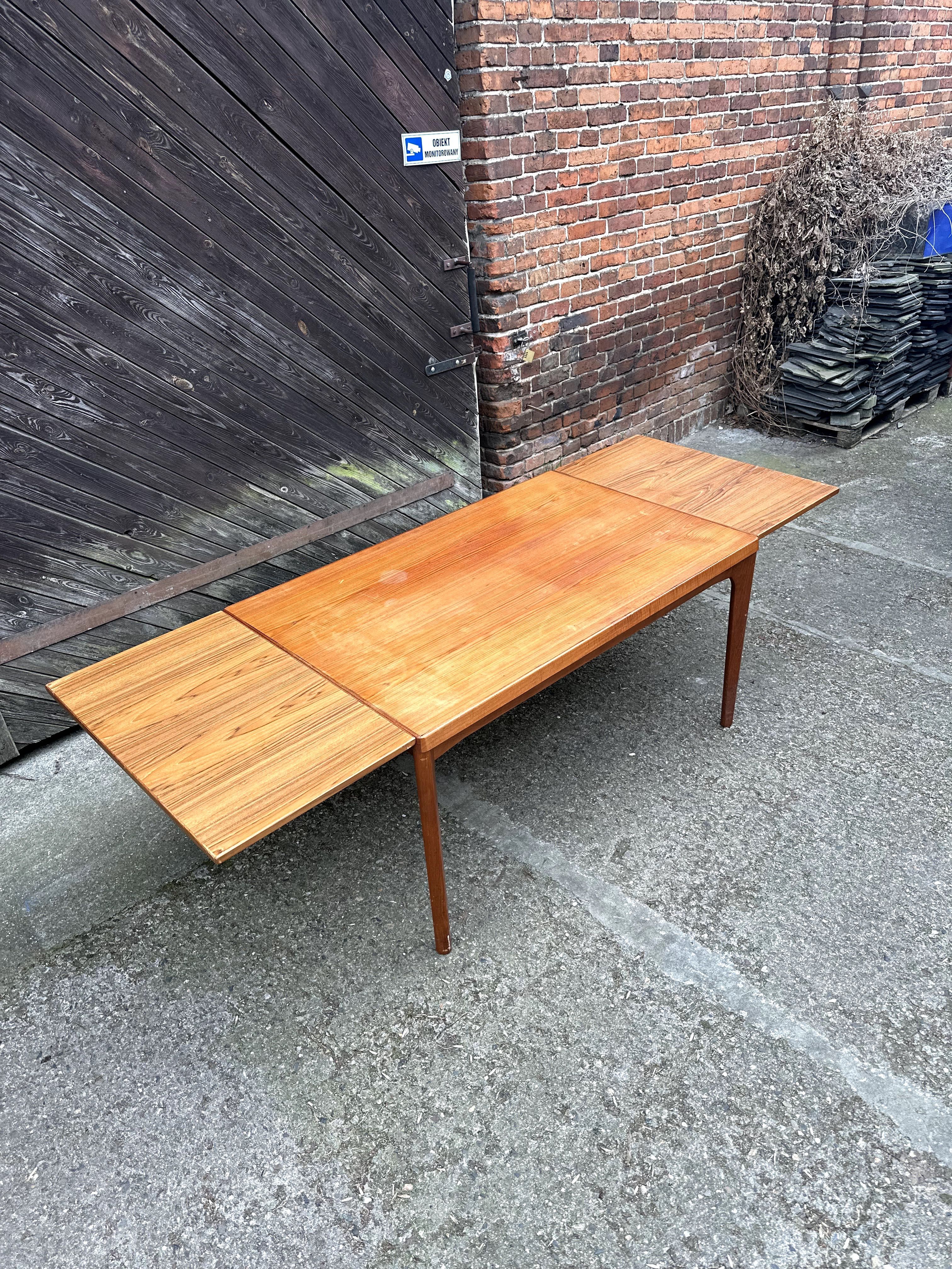 Stół tekowy duński rozkładany Henry Kjærnulf for Vejle Furniture 1960s
