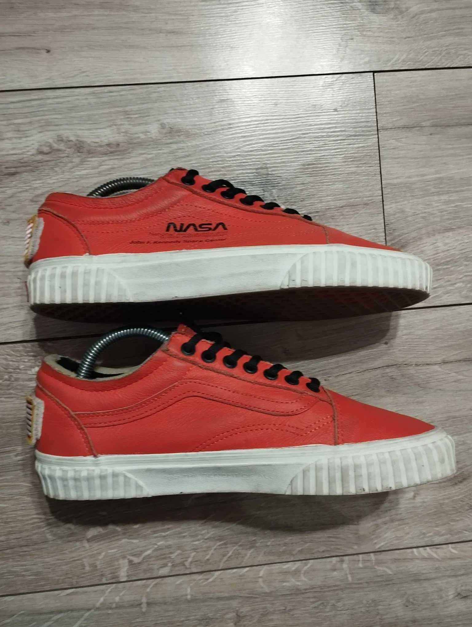 Vans Old Skool Nasa Space Voyager Firecracker size 42