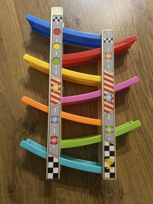 Трек спуск деревяний з машинками