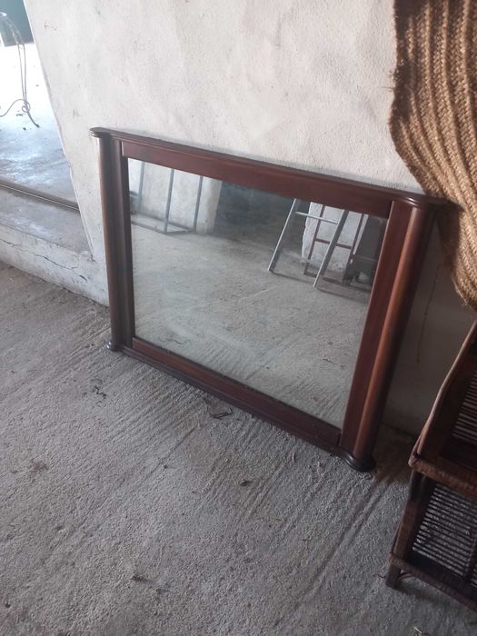 Espelho grande, em madeira, bom estado