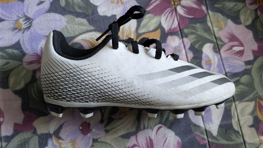 Chuteiras criança Adidas tamanho 33