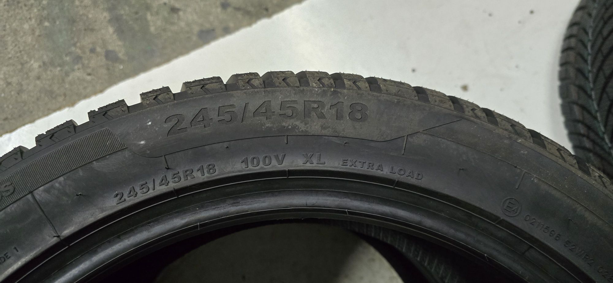 E23 2 x 245/45r18 Giti Winter W2 100V XL opony zimowe nowe