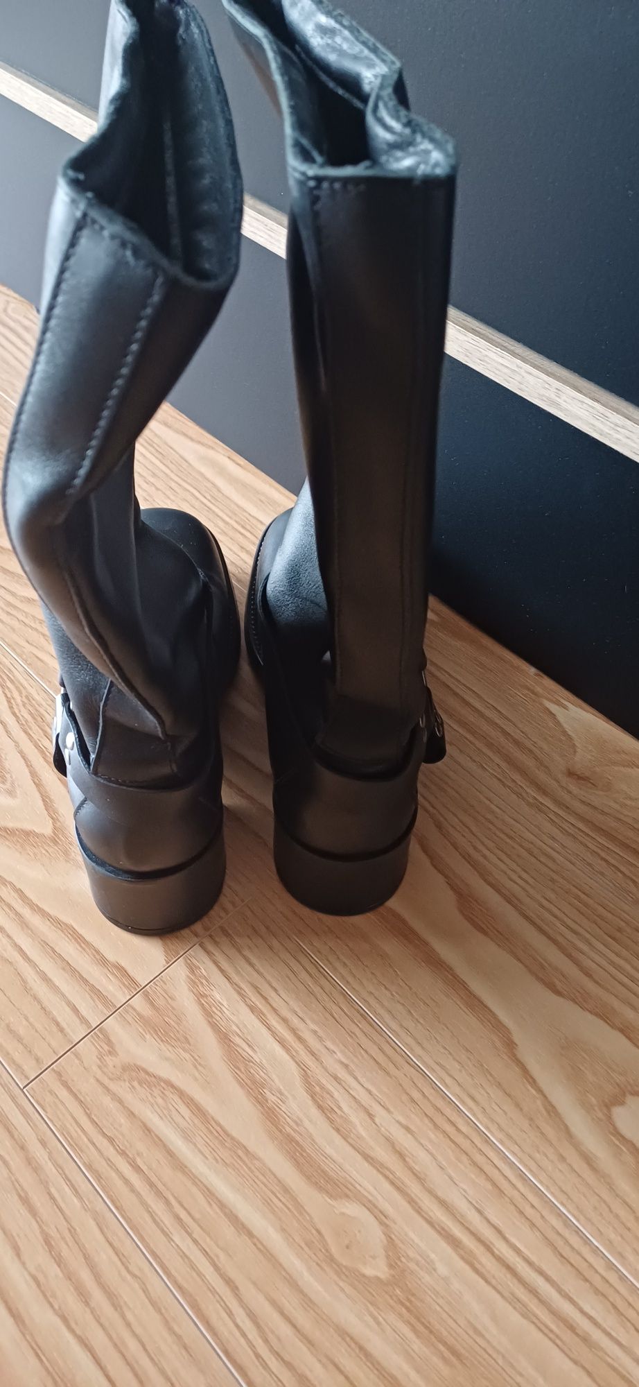 Botas em pele estilo motard tam.36