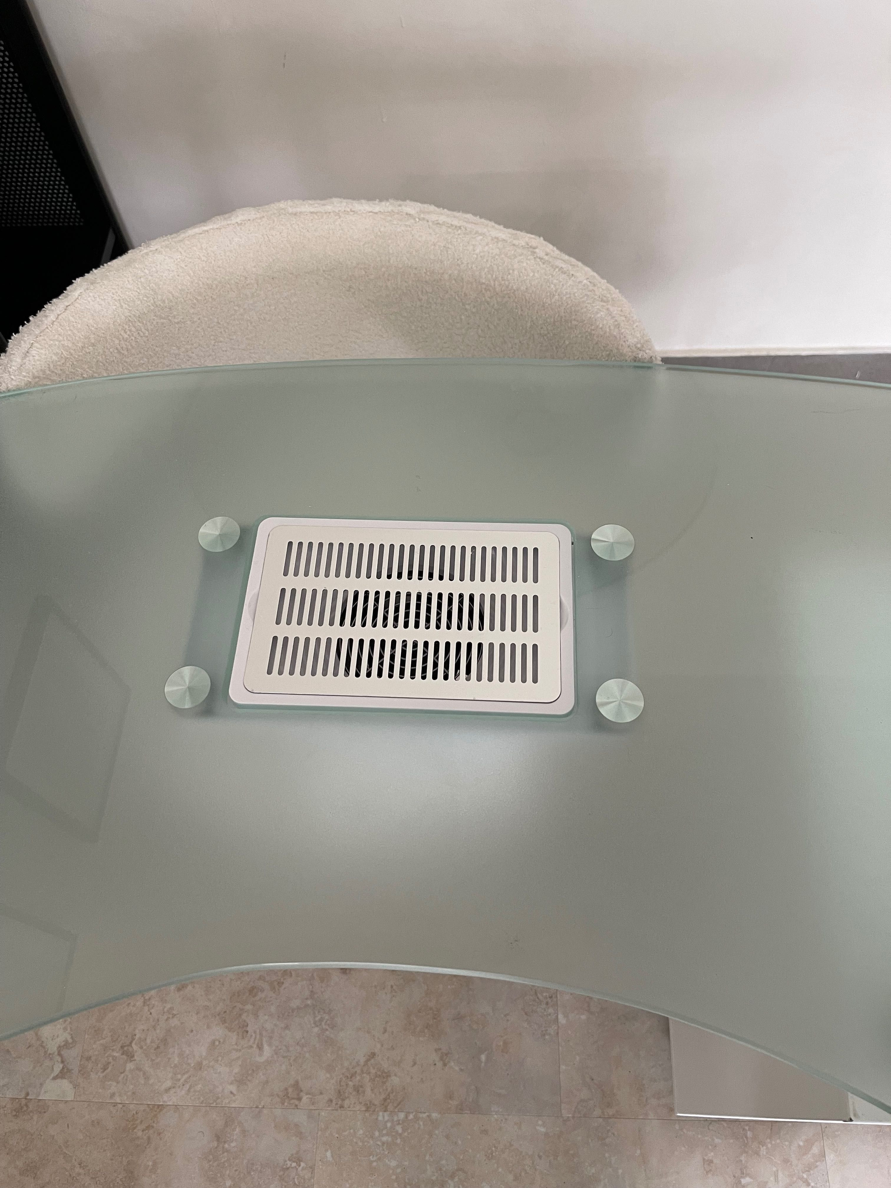 Alugo mesa de manicure