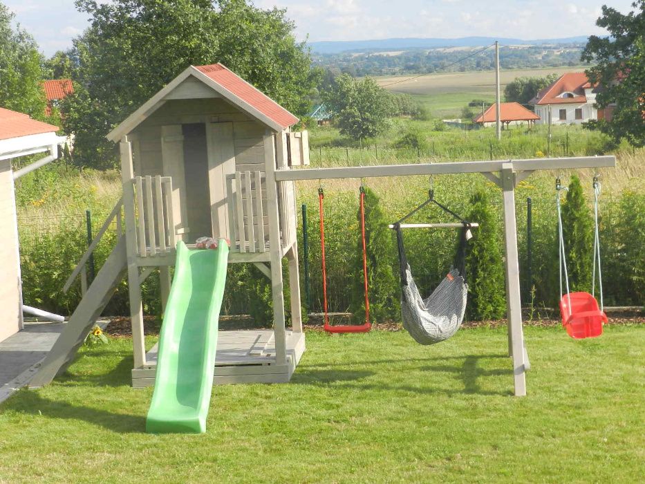 Domek dla dzieci plac zabaw ślizg ścianka wspinaczkowa huśtawka