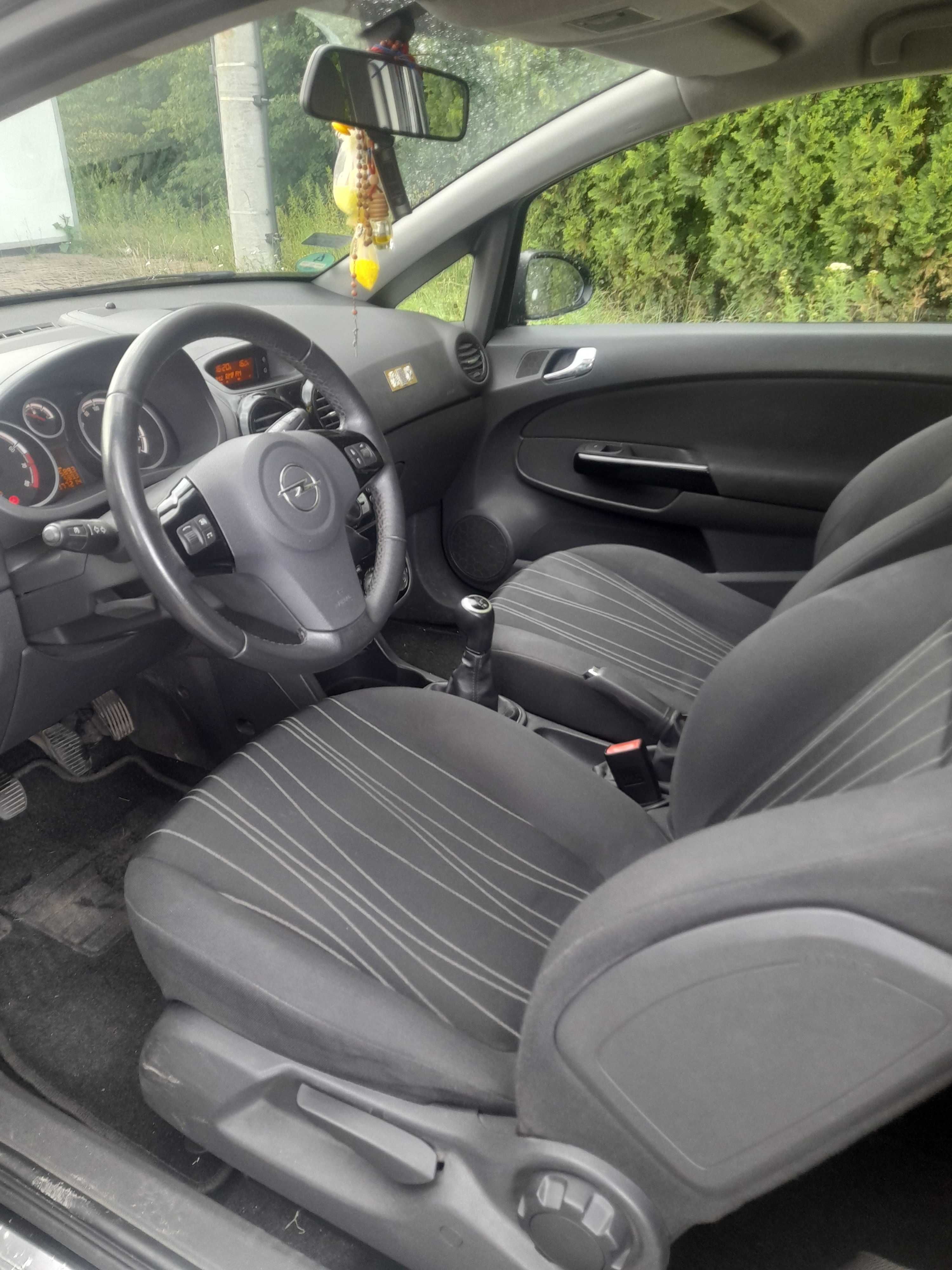 Opel corsa d 1.4 2010r