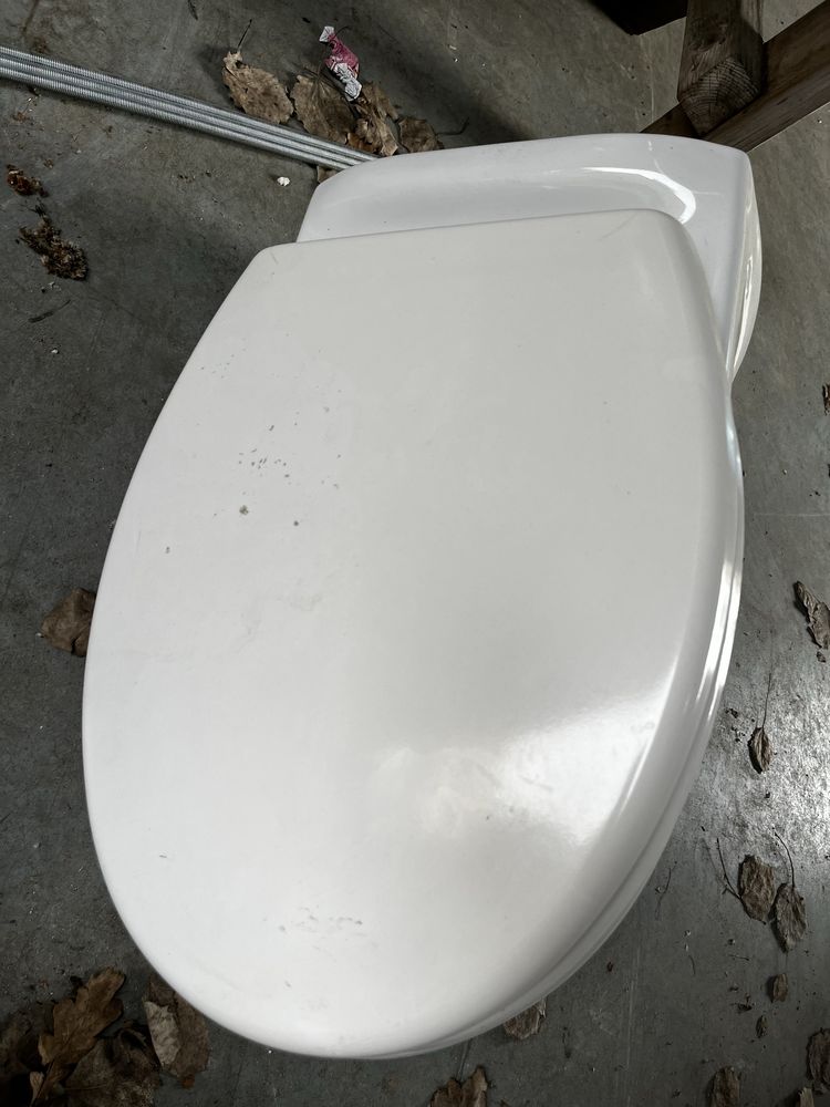 Zestaw poddtynkowy Kerra z miską WC