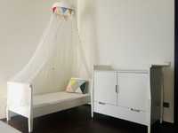 Biały komplet mebli do pokoju dziecięcego- łóżeczko 0-6, szafa, komoda