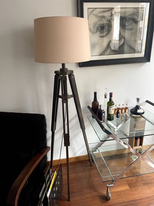 Candeeiro de pé sala tripé