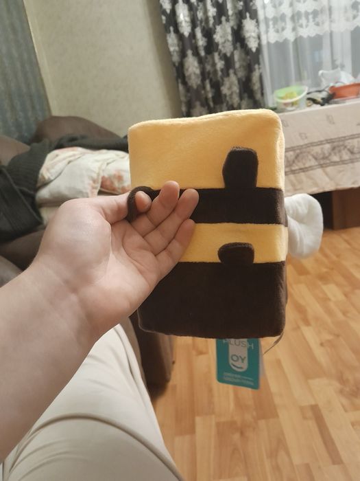 Плюшева бджола з майнкрафту