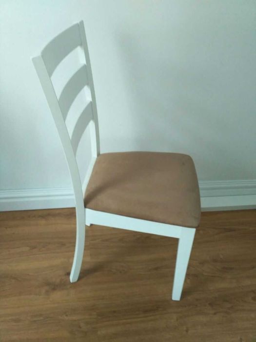 Стільці деревяні , мягке бежеве сидіння, є комплект 6шт .