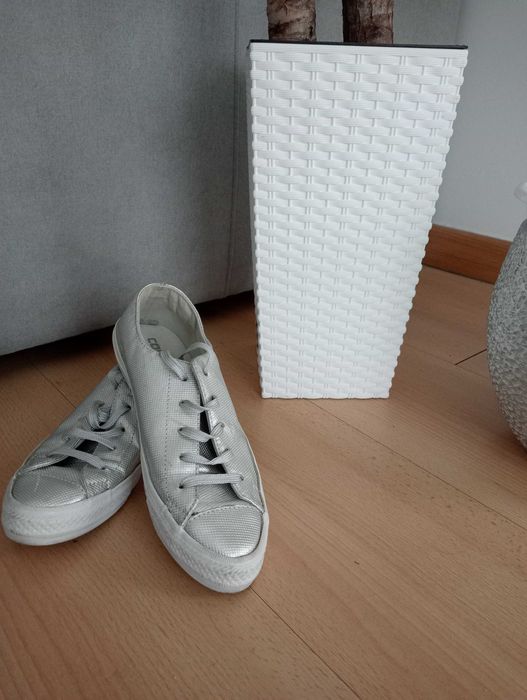 Sapatilhas Adidas e Sapatilhas All Star