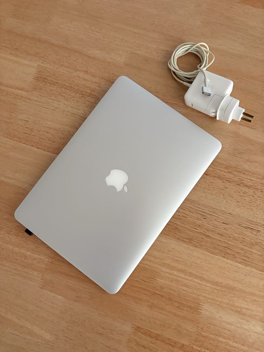 MacBook Air 13” (2017) | i5 | 8GB RAM |
