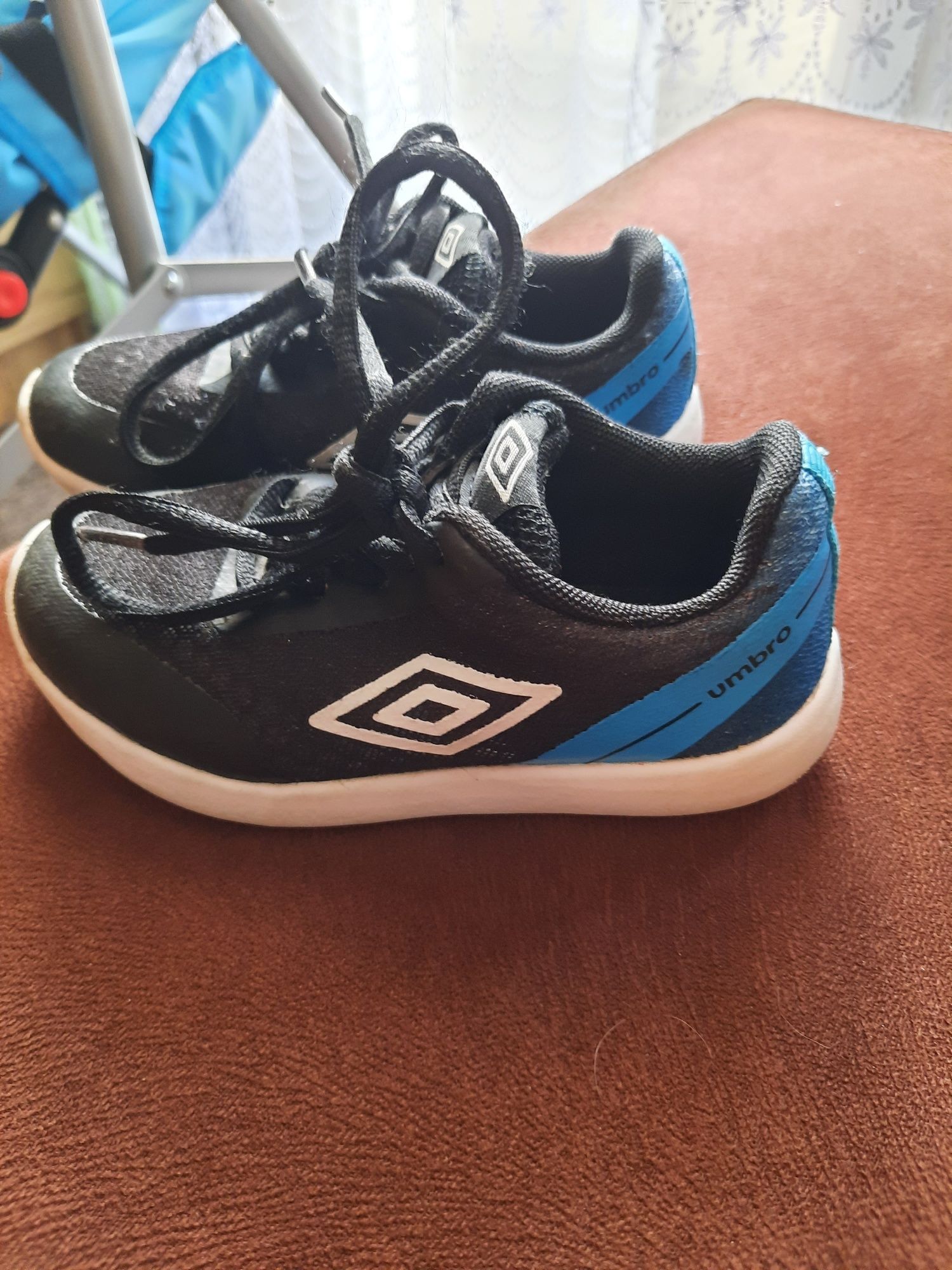 Buciki dziecięce Umbro rozm 25.