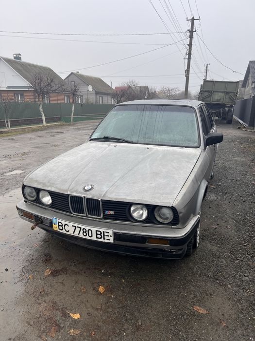 Автомобіль BMW e30 1989 року 2,4D