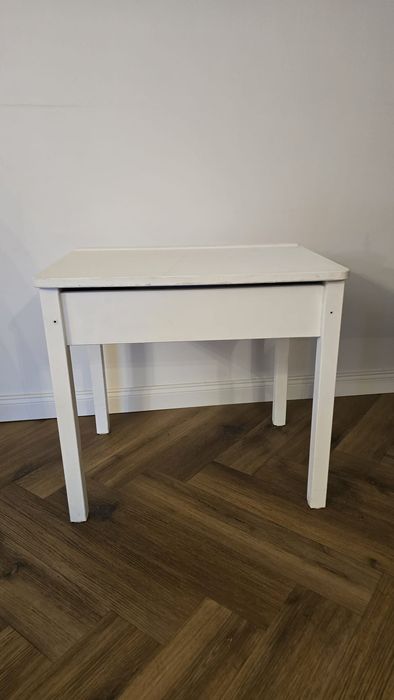 Stoliczek (biurko ze schowkiem) i krzesełko drewniane Ikea dla dziecka