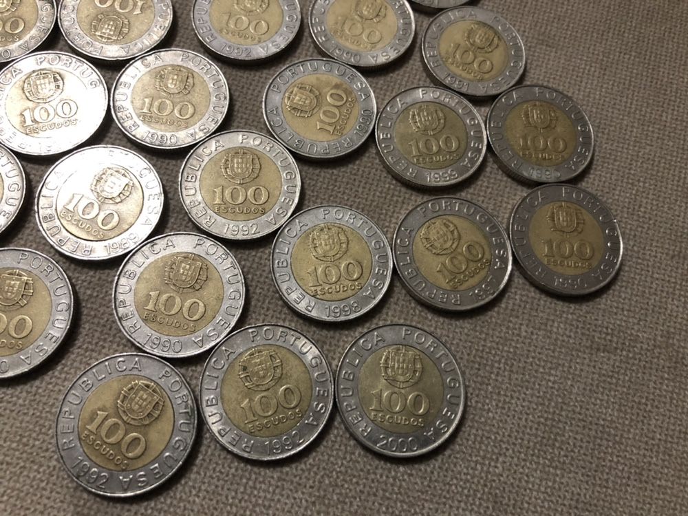 Lote 35 moedas antigas de 100 escudos